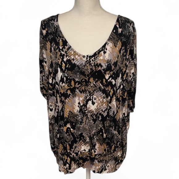 Jennifer Lopez 🆕 Snakeskin Print Soft Rayon Shoulder Details Blouse NWOT Sz 1x - Picture 6 of 7